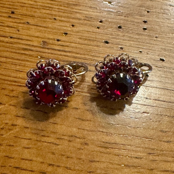 Sarah Coventry Ruby Red Rhinestone Gold Clip-On Earrings | Valentine’s Day ❤️ - Picture 11 of 12